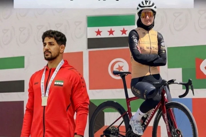 ميران الفارس ترفع العلم السوري في افتتاح ألعاب المتوسط